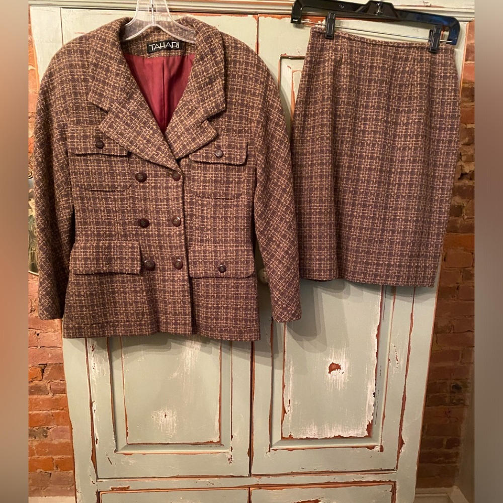Vintage Tahari Size 4 Tweed Suit